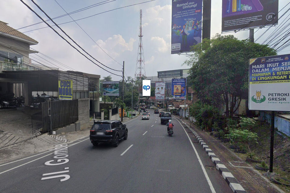 Billboard at JI. Setiabudi (Turunan Gombel Golf), Semarang