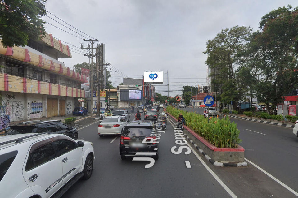 Billboard at Perempatan JI. Brigjend Katamso - JI. A. Yani, Semarang