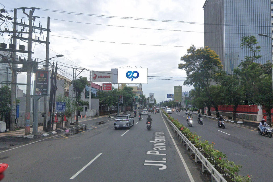 Billboard at JI. Pandanaran (Kaw. Pusat Oleh-oleh Semarang, Seberang Louis Kienne), Semarang