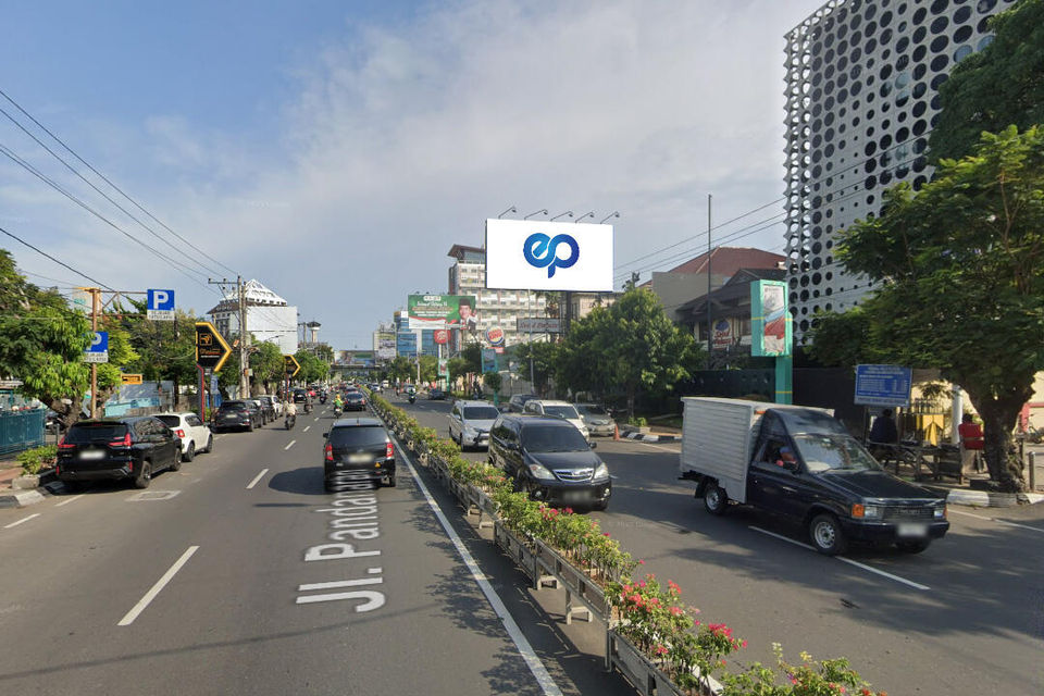 Billboard at JI. Pandanaran (Resto Seoul Palace), Semarang