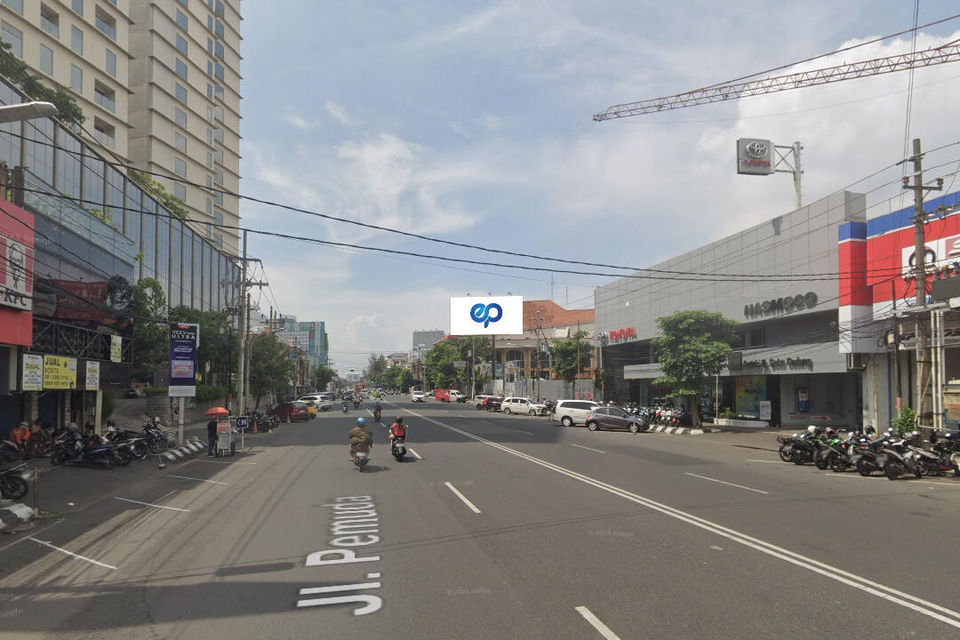 Billboard at JI. Pemuda (Seberang Hotel Louskiene), Semarang