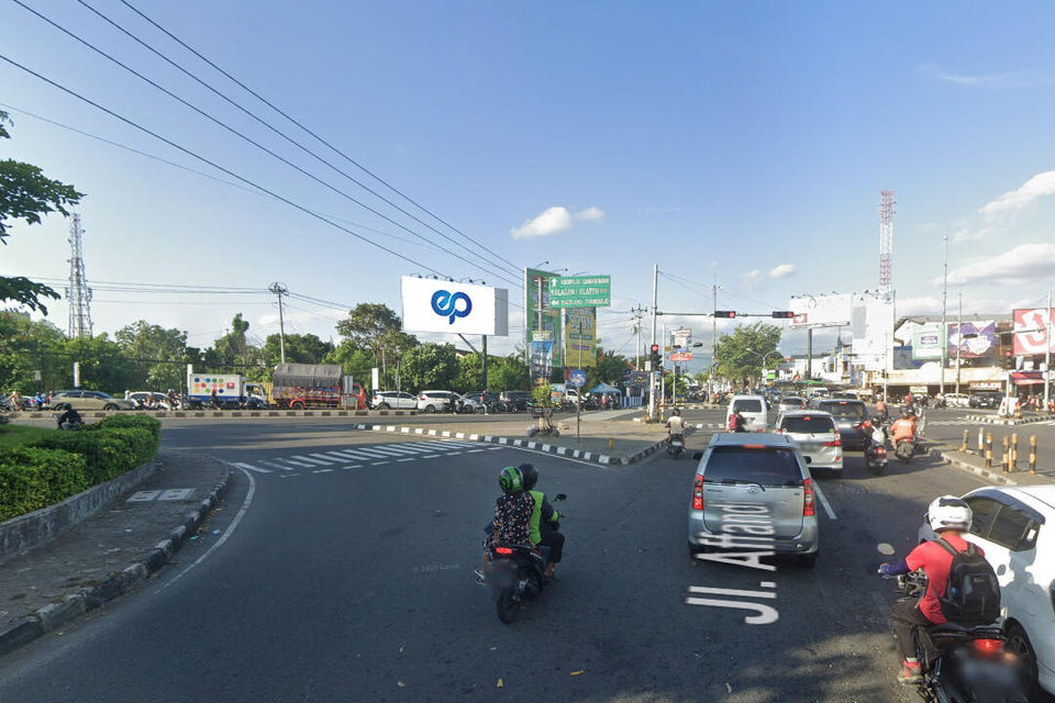 PEREMPATAN RING ROAD CONDONGCATUR GEJAYAN / DEKAT PAKUWON MALL, YOGYAKARTA