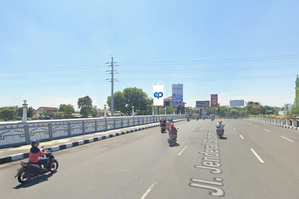 JI. Jend. Sudirman Tugu Adipura Banjirkanal Barat, Semarang