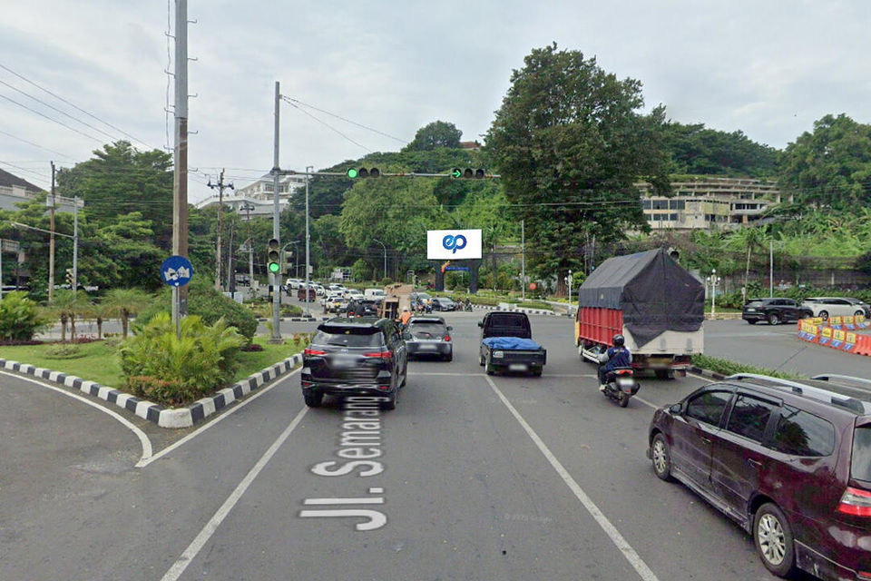 LED TAMAN SIRANDA SEMARANG Jl. Diponegoro, Semarang