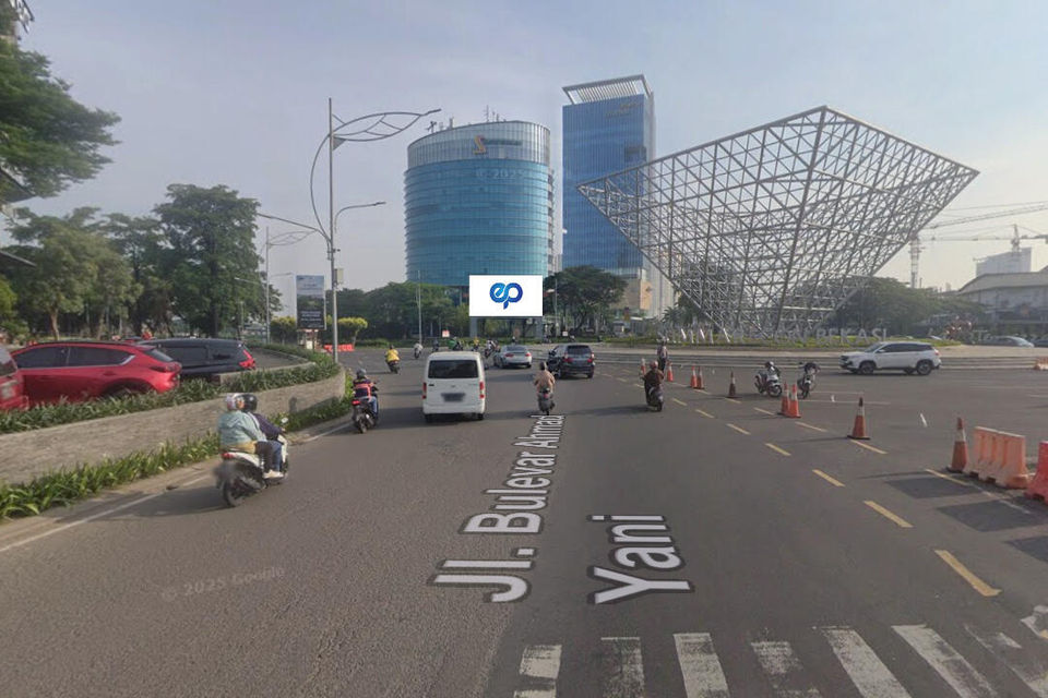 Jl. BULEVAR AHMAD YANI (DEPAN PLAZA SUMMARECON BEKASI), BEKASI
