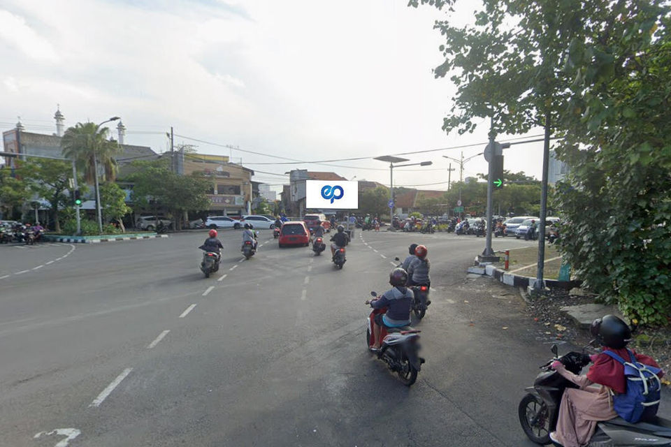 Perempatan JI. Prof Dr Moestopo (Depan Univ Airlangga), Surabaya