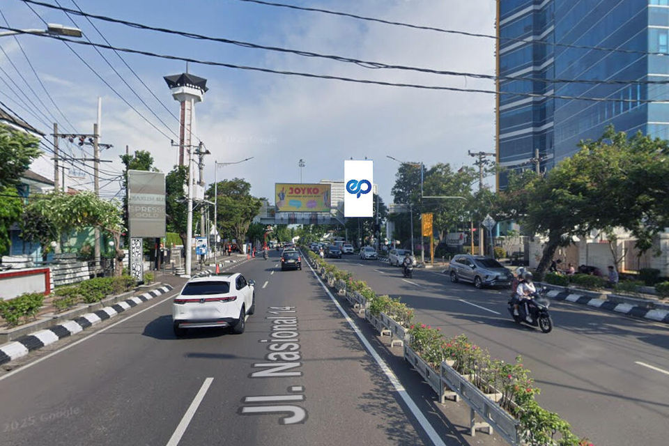 JI. Pandanaran depan Indosat Tower, Semarang