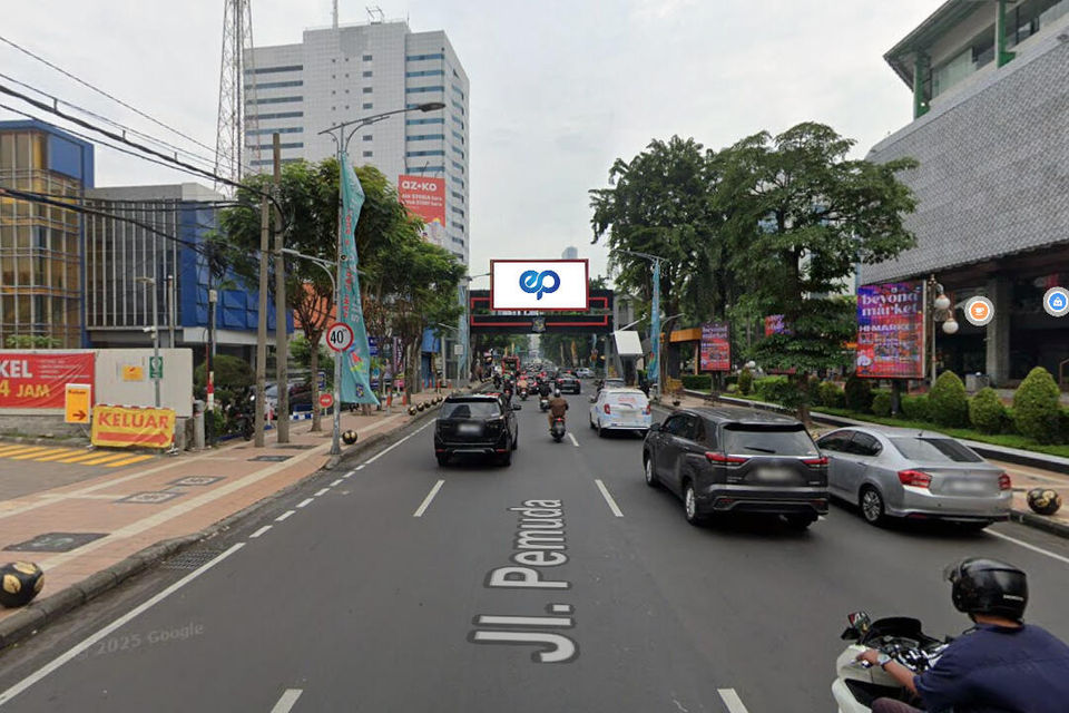 Videotron at JI. Pemuda (Depan Plaza Surabaya), Surabaya