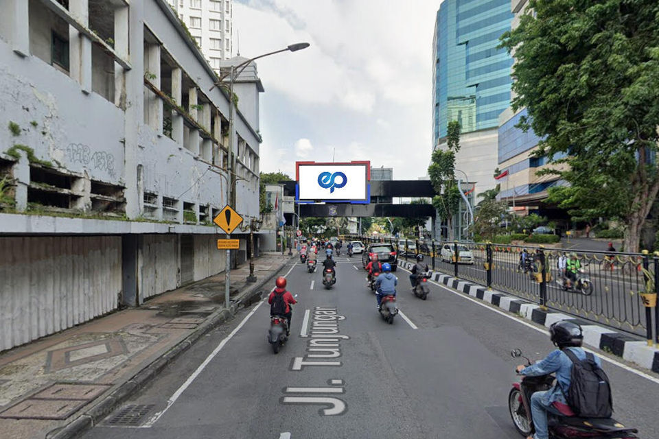 Videotron at JI. Tunjungan (Depan Mojopahit Hotel - Tunjungan Plaza), Surabaya