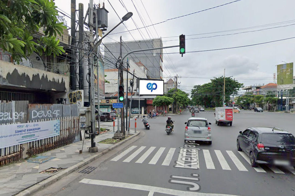 Videotron at Perempatan Kertajaya sisi Timur (Arah dari Jl. Pucang), Surabaya