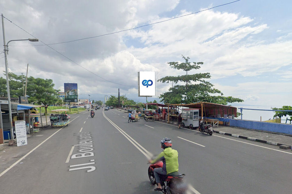 Billboard at Jl.Boulevard II Dekat Warkop Kemang, Manado