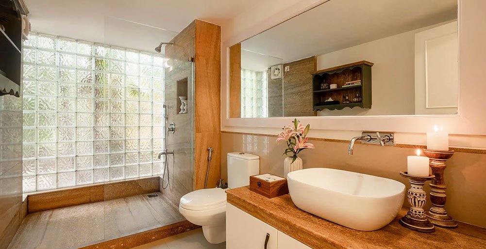Villa Nimaya - Master Suite bathroom<br />