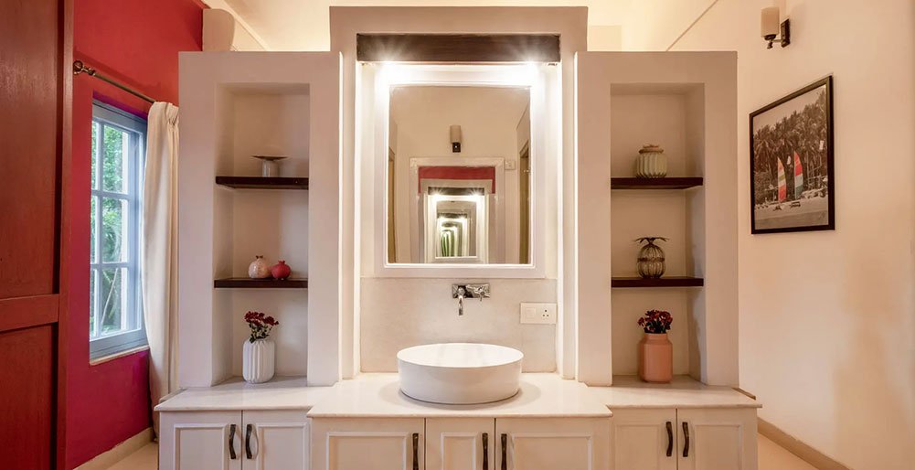 Villa Nimaya - Guest room vanity<br />