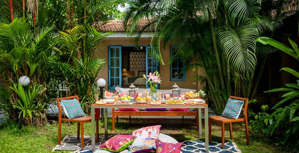 Villa Nimaya - Picnic by the pool side<br />