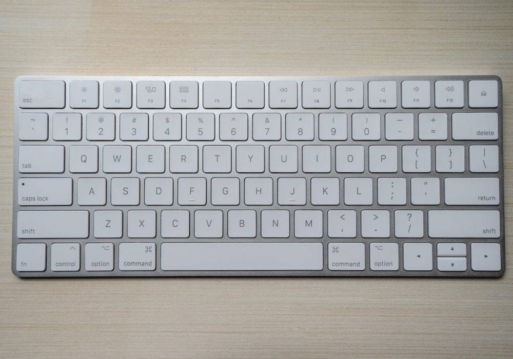 best keyboard shortcuts: computer keyboard laying on a desk