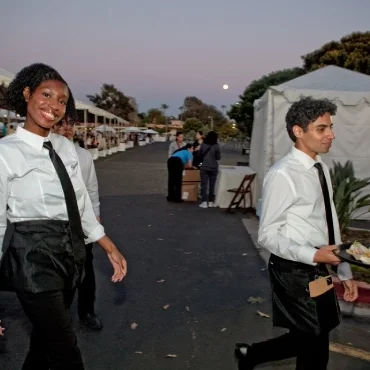 Catering staff agency Los Angeles providing wedding service