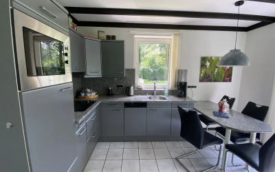 Keuken van Zonzicht – compleet ingerichte keuken voor 4 personen, midden in de bosrijke natuur.