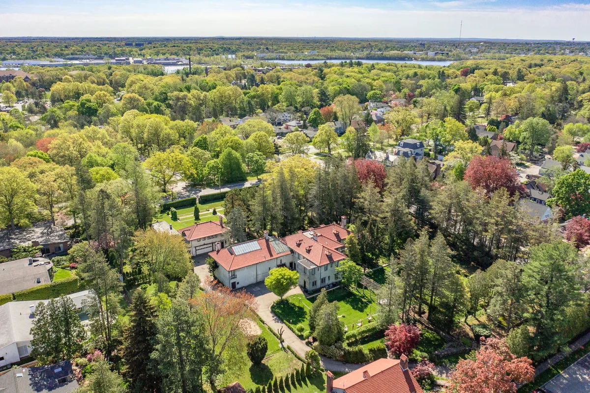 Dezube buys 'last great estate' in Providence for 4M, plans condos