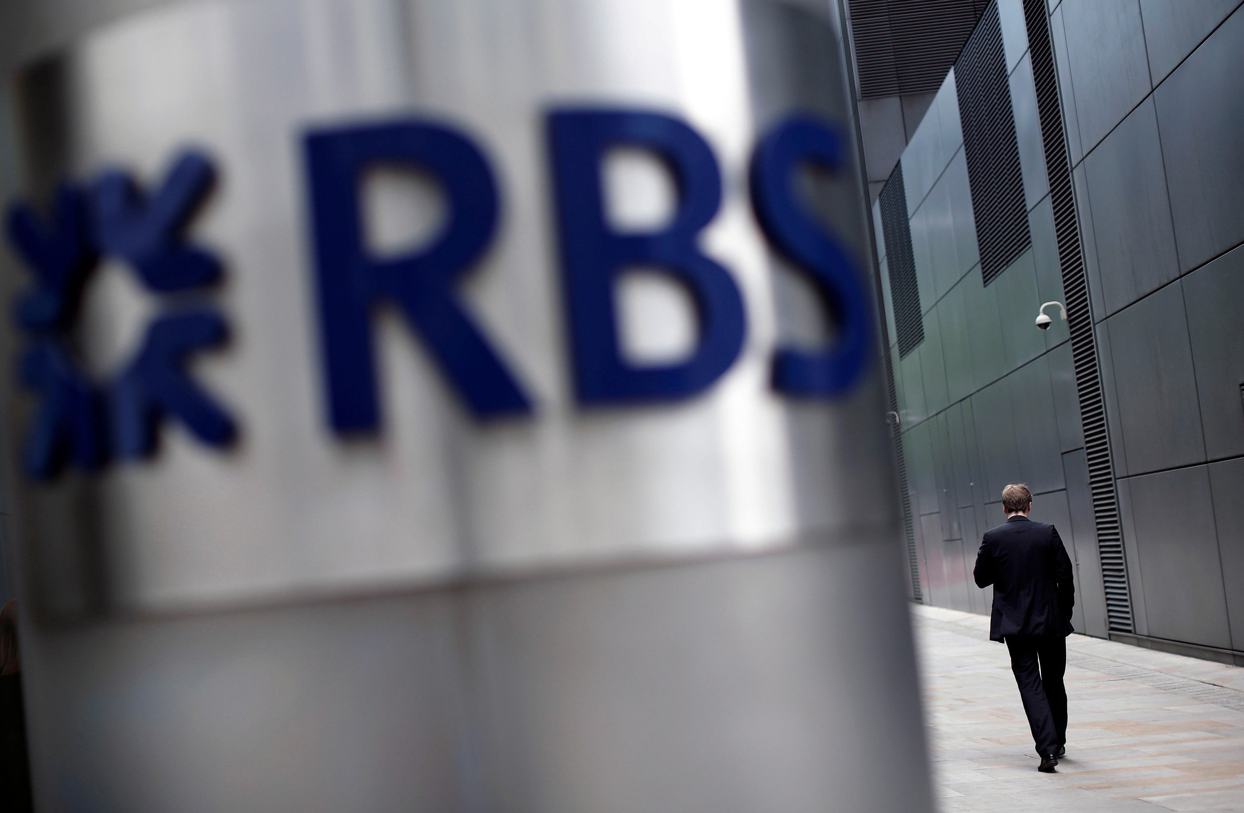 RBS seen facing losses in 2016, casting dividend in doubt