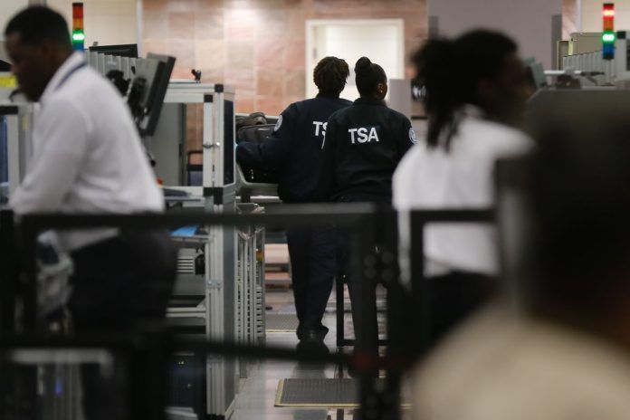 THE IMPACT OF the partial government shutdown is expected to expand exponentially the longer the shutdown extends as federal agencies, without intervention, will run out of cash on hand or lose unpaid employees to staff integral positions. / BLOOMBERG NEWS FILE PHOTO/ELIJAH NOUVELAGE THE IMPACT OF the partial government shutdown is expected to expand exponentially the longer the shutdown extends as federal agencies, without intervention, will run out of cash on hand or lose unpaid employees to staff integral positions. / BLOOMBERG NEWS FILE PHOTO/ELIJAH NOUVELAGE