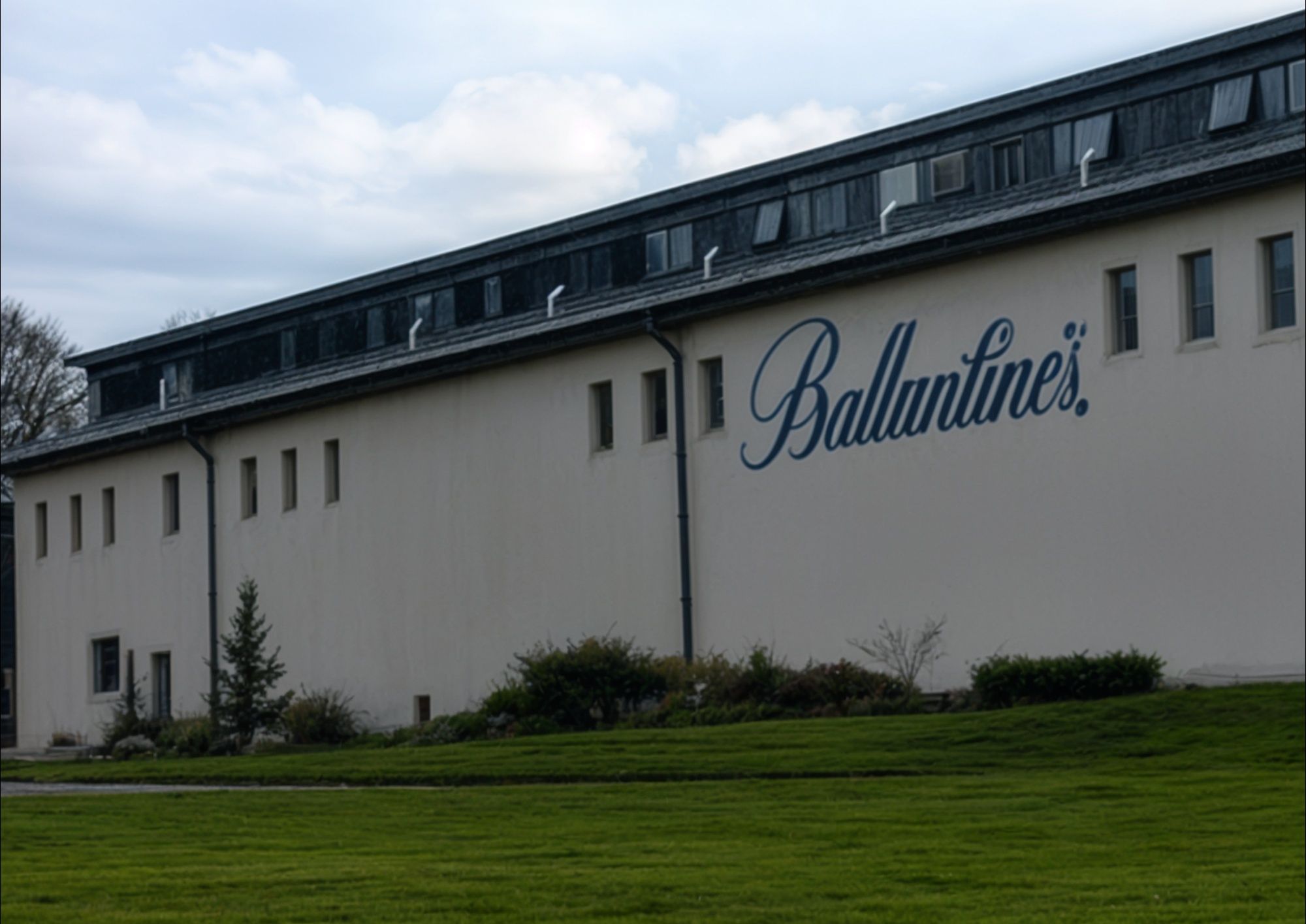 Ballantines 12yr Finest Blended Scotch Whisky 750ml :: Blended Scotch