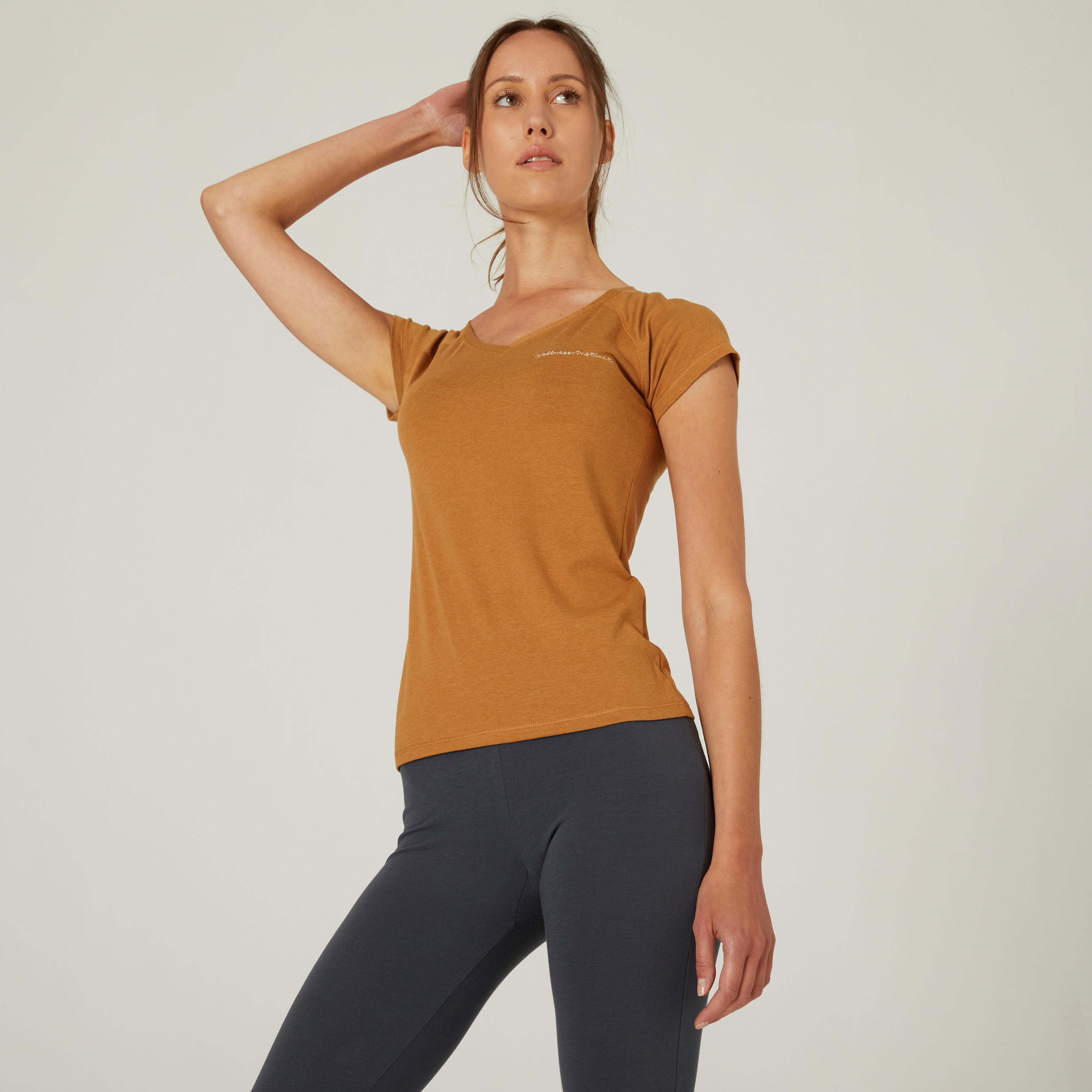 Domyos T-Shirt Fitness 500 Slim V-Ausschnitt Baumwolle Damen cremefarben