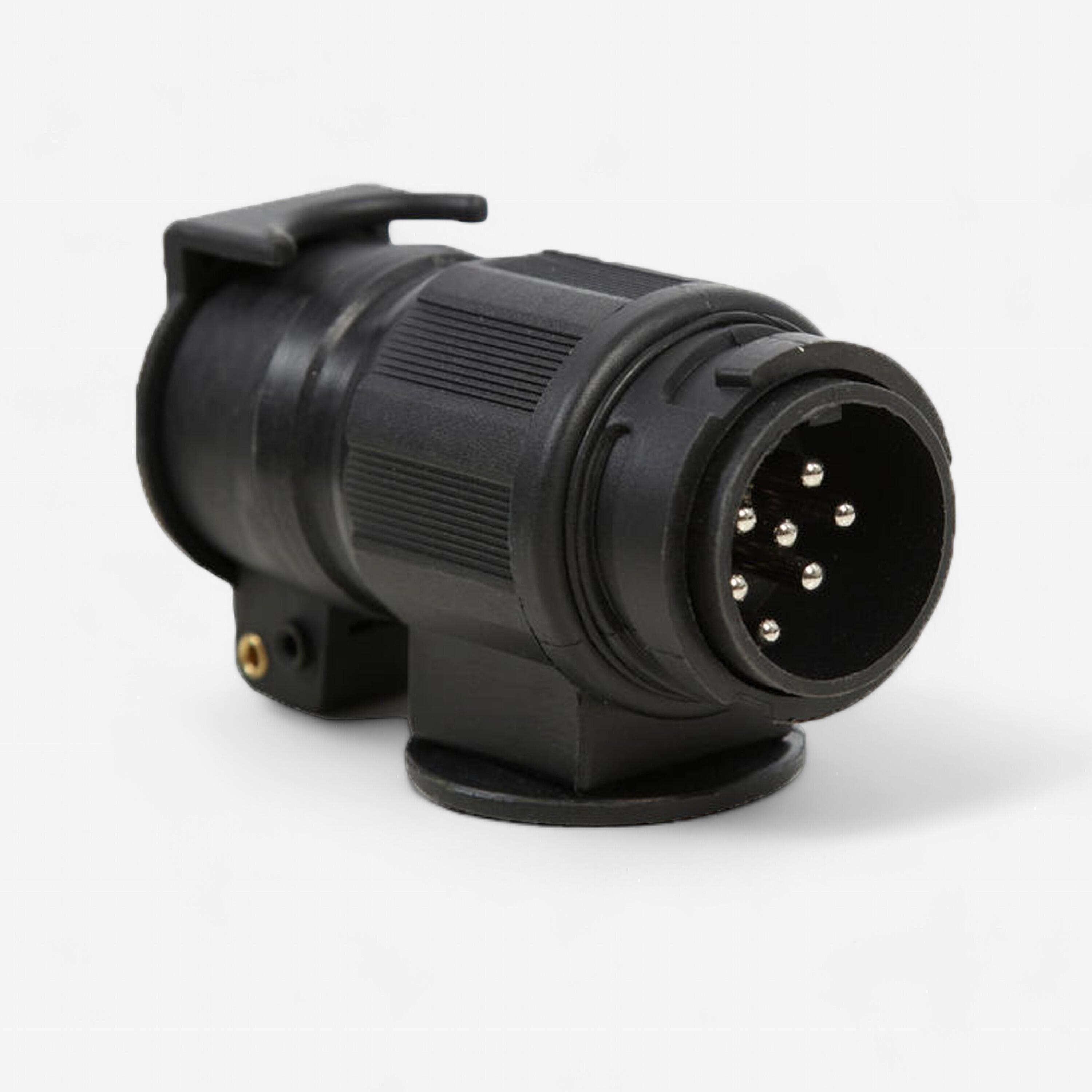 Mont Blanc Kfz-Adapter zum Umwandeln einer 7-polige Steckdose in eine 13-polige Steckdose.