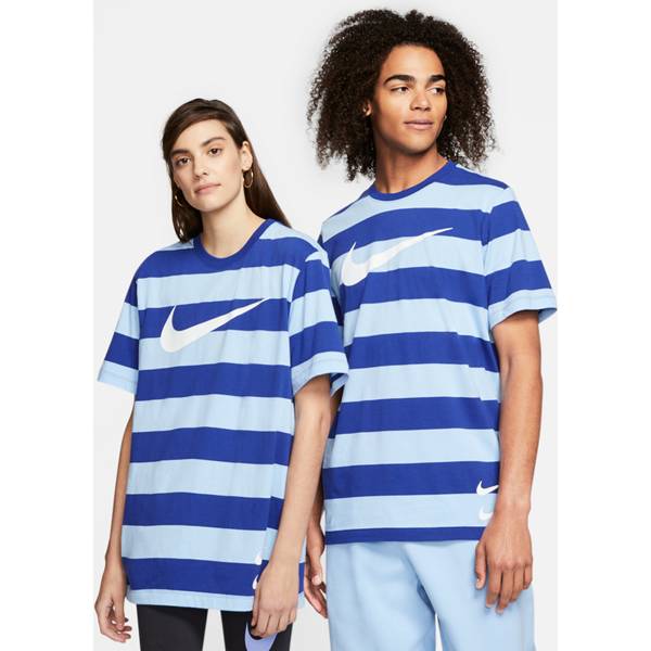 NIKE Lifestyle - Textilien - T-Shirts Swoosh Stripe Tee T-Shirt