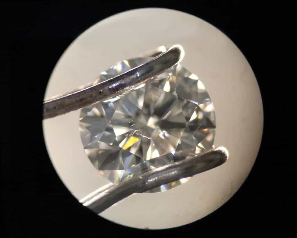 SI2 clarity round diamond