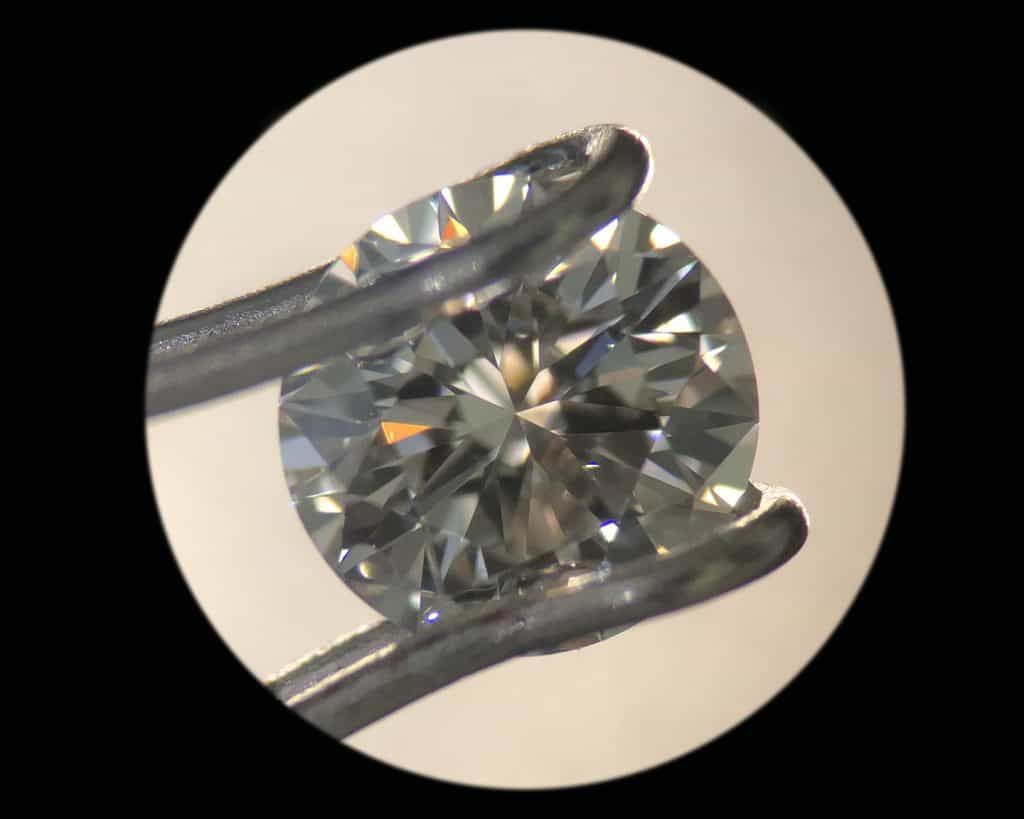 VS1 clarity round diamond