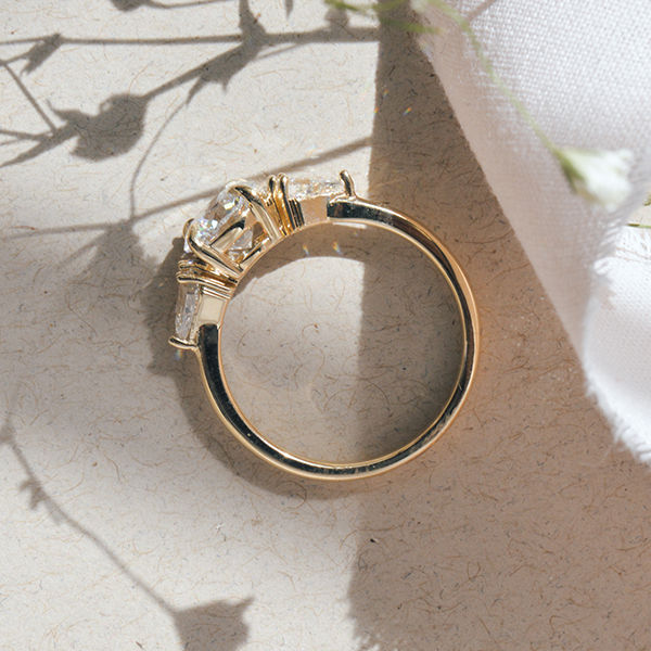 Round and Kite-Shaped 3-Stone Engagement Ring-profile