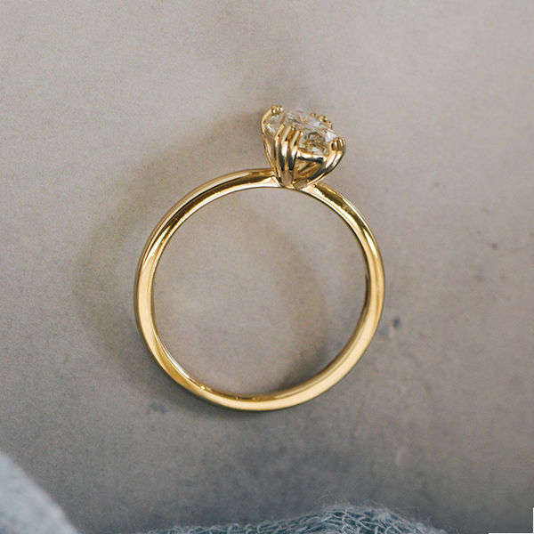 Classic Oval Engagement Ring With Tapered Band-profile