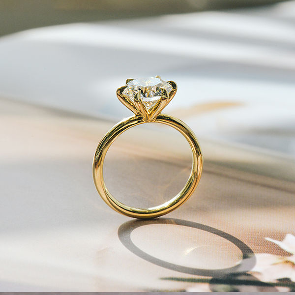 Classic Round Engagement Ring with 6-Prong Bear Claw Tips-profile