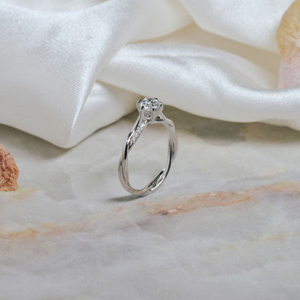 6-Prong Fine Tip Round Engagement Ring With Twist band-profile