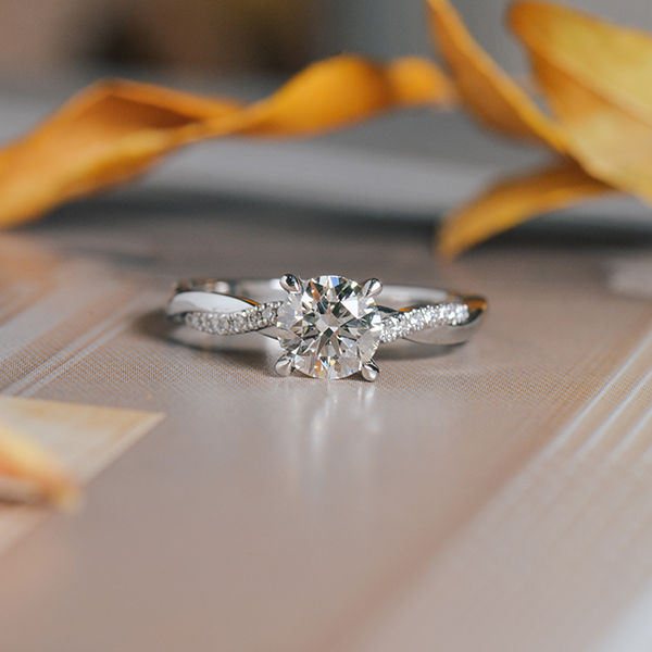 Round Engagement Ring With Pavé Twist Band-top