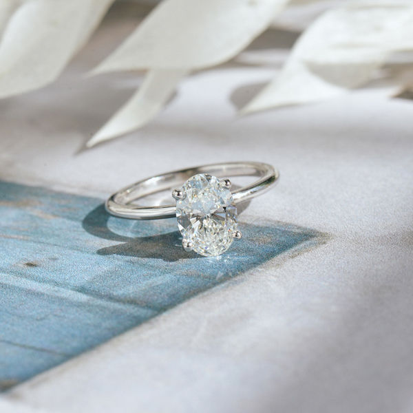 Classic Oval Solitaire With Round Prongs-profile