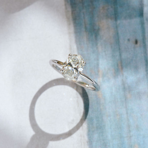 Classic Oval Solitaire With Round Prongs-side