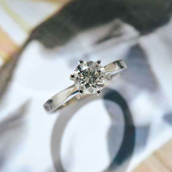 Round Knife-Edge Engagement Ring With Tapered Band-top