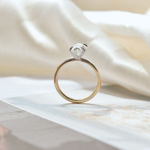 Oval Engagement Ring With Classic Two-Tone Band-profile