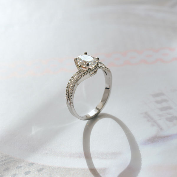 Oval Engagement Ring With Pavé And Split-Shank-side