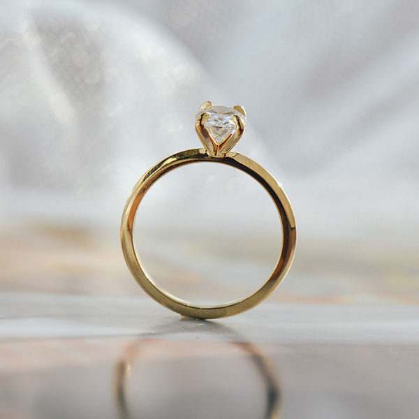 Oval Solitaire Engagement With Knife-Edge-profile