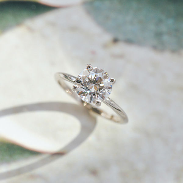 Classic Solitaire Round Engagement Ring With Knife-Edge Band-top