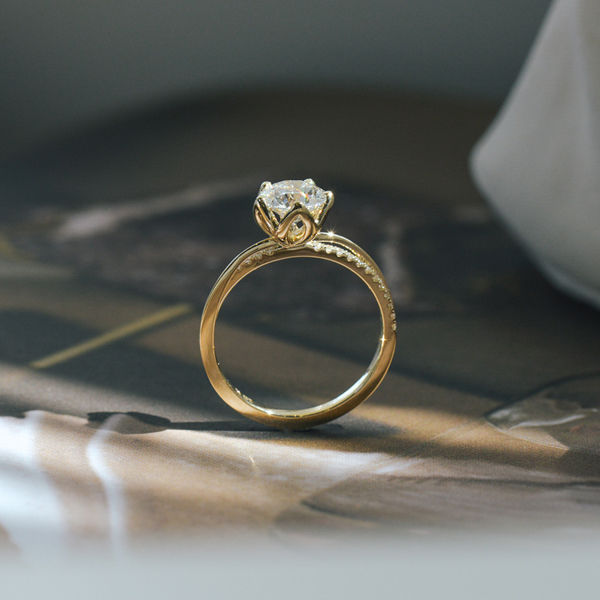 Petal Prong Round Engagement Ring-profile