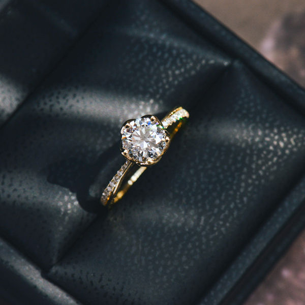 Petal Prong Round Engagement Ring-top