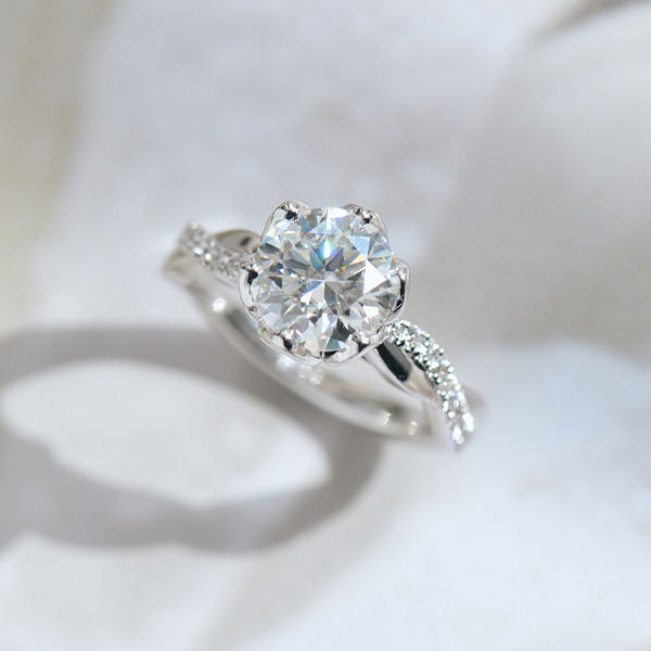 Round Petal Prong Engagement Ring With Twist Band-side