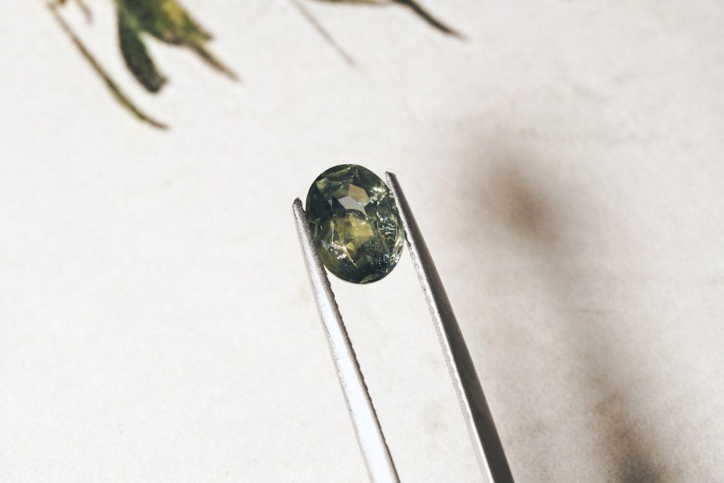 green engagement rings : natural green sapphire