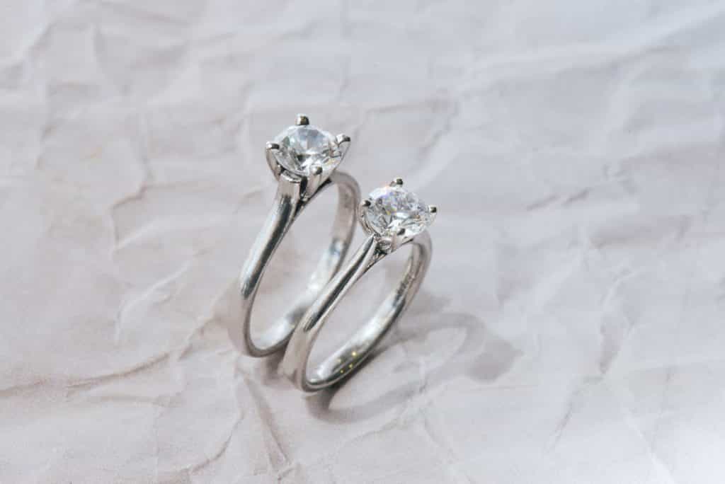 Solitaire engagement ring tapered vs straight comparison