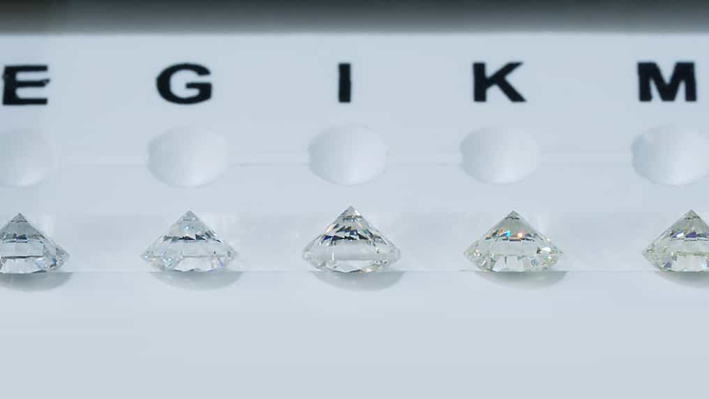 diamond color comparison on a scale