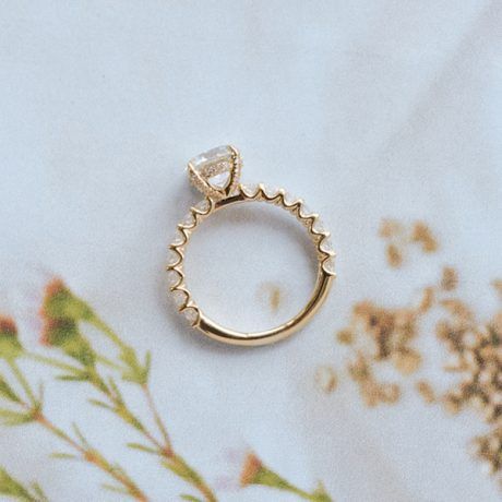 Hidden Halo Round Engagement Ring-profile