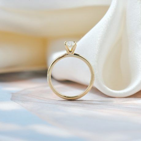 4-Prong Classic Oval Soliatire Engagement Ring-profile